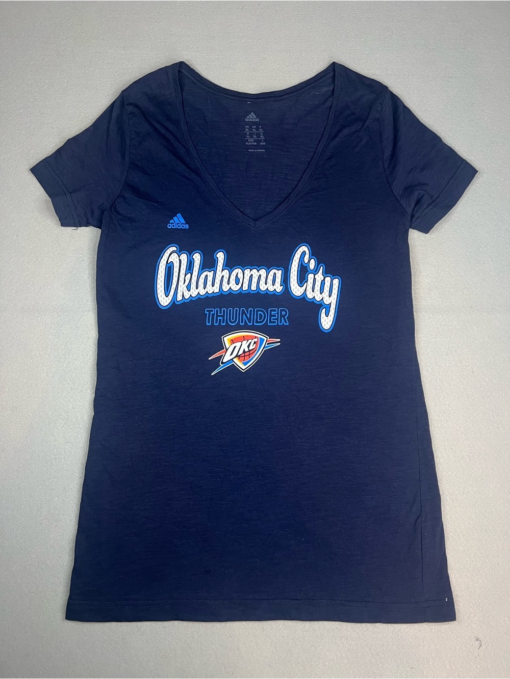 Adidas Oklahoma City Thunder v neck t shirt size XL